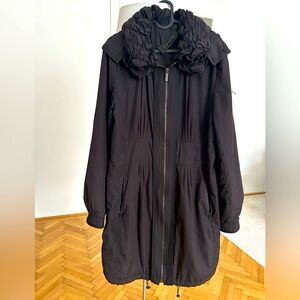 Elie Tahari fitted slimming black parka light coat  L EUC with hoodie